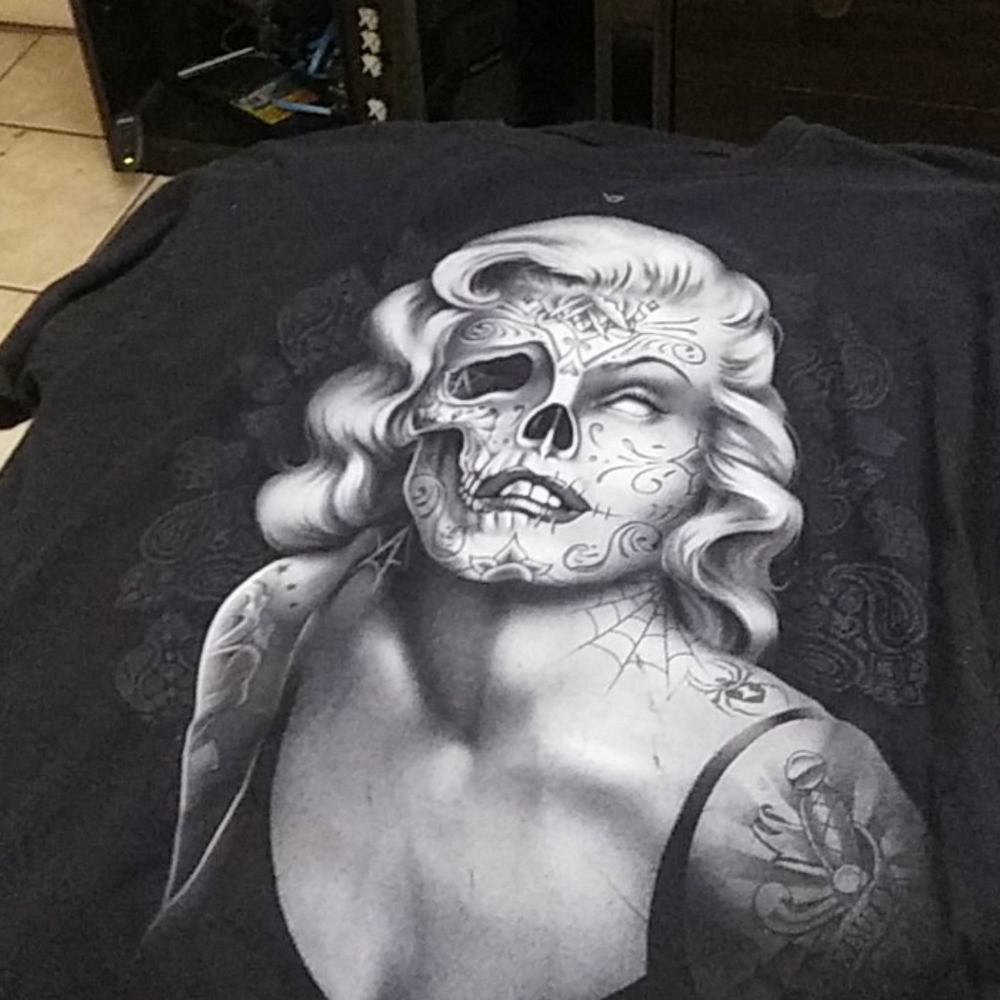 Maryln Monroe skull black shirt